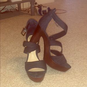 VINCE CAMUTO DENIM & WOOD HEELS
